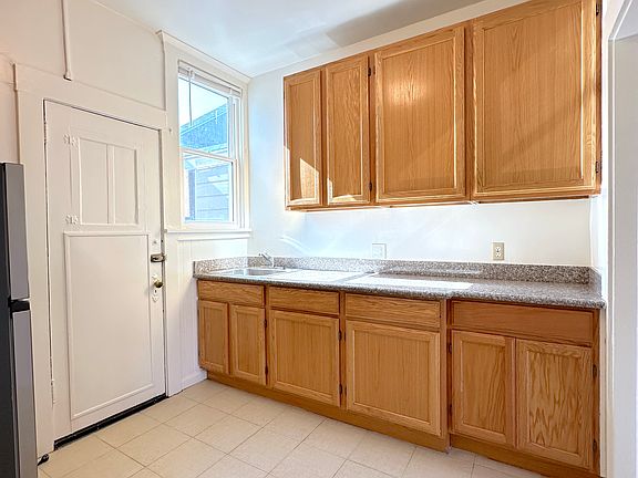 5th image of 1637 Clay St #9