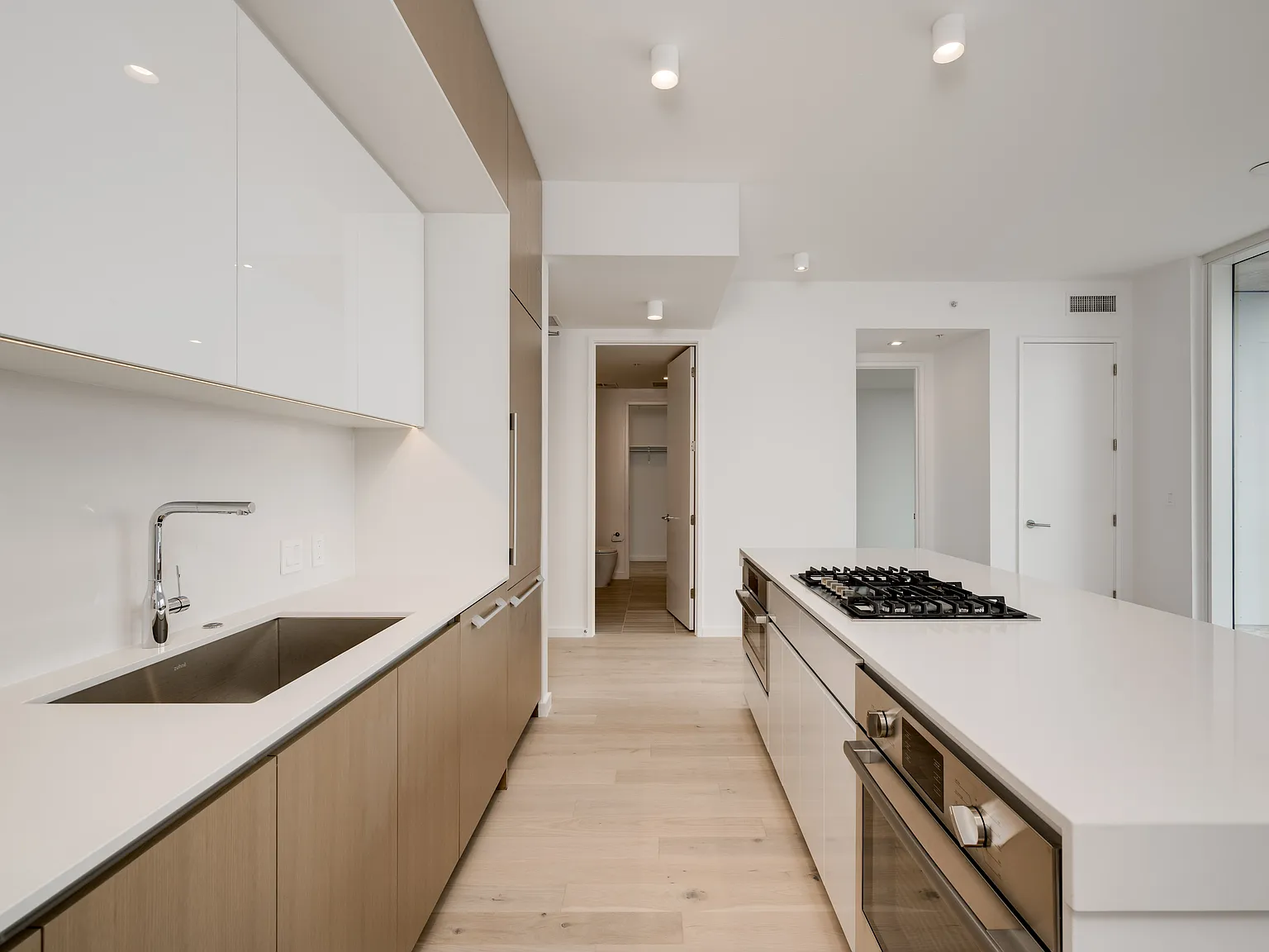 1 bed, 942 sqft, $3,600 — Photo 3