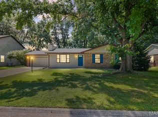 121 Turnbridge Dr, Swansea, IL 62226