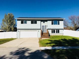 2413 25th Ave S, Fargo, ND 58103
