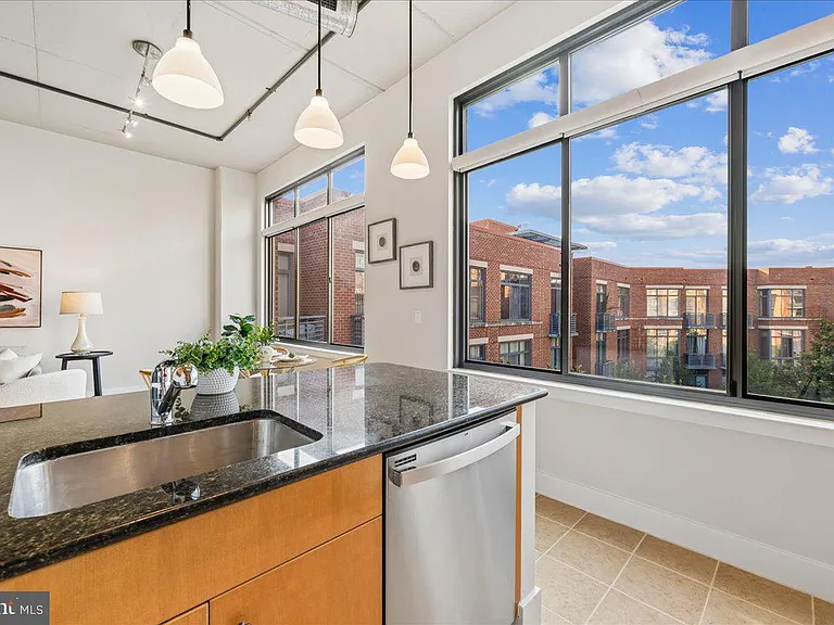 520 John Carlyle St #429 — Photo 8
