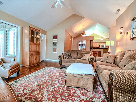 4th image of 2151 Willow Run Cir