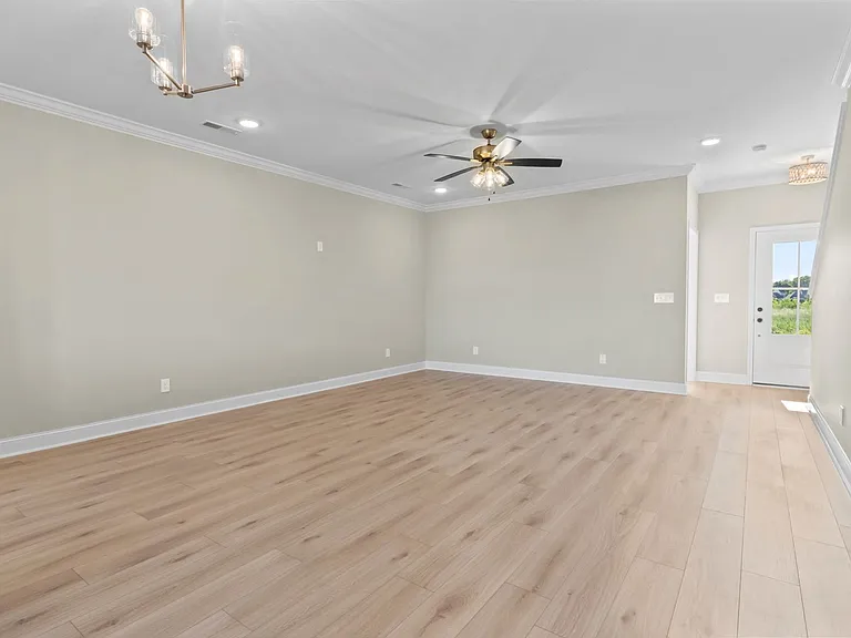 243 Susan Lynn Dr — Photo 11