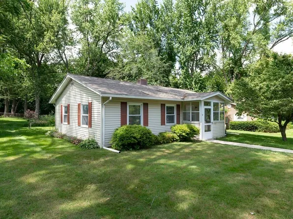 32 Hayes Ave, Northampton, MA 01060