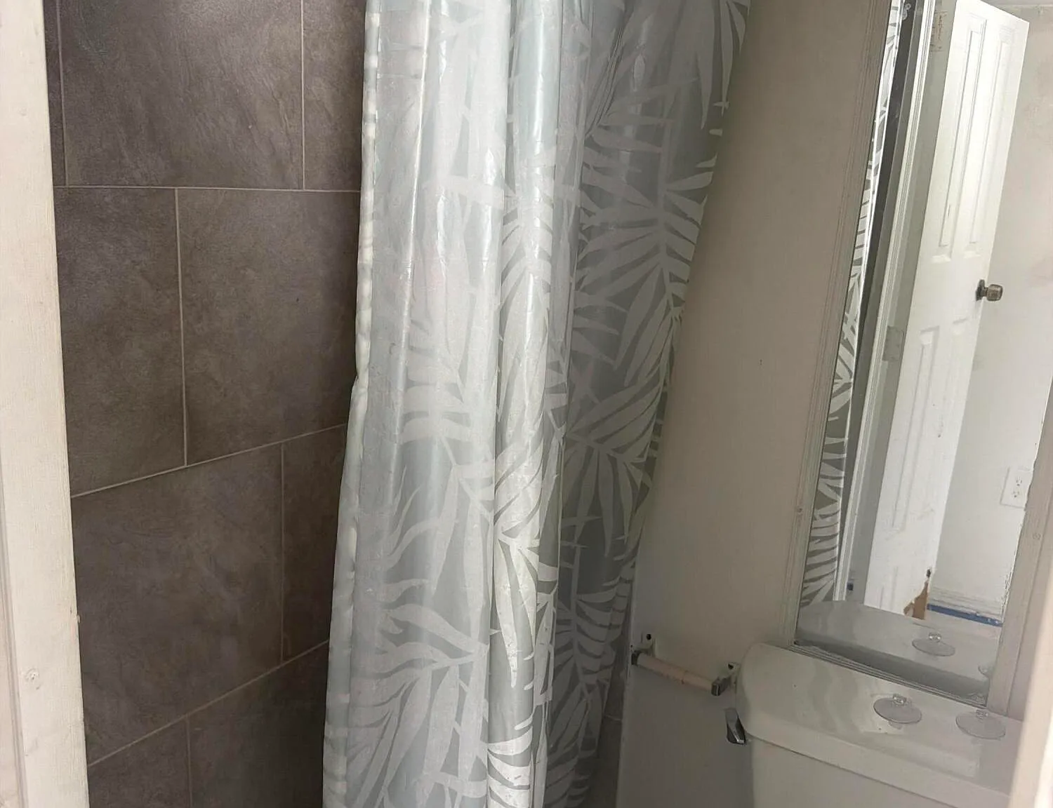 Studio, 1.0 bath, 110 sqft, $925 — Photo 3