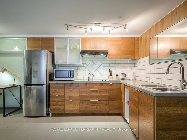 26A Scarlett Rd #BASEMENT — Photo 9