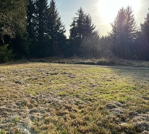 3rd image of 84 S Valley Ln