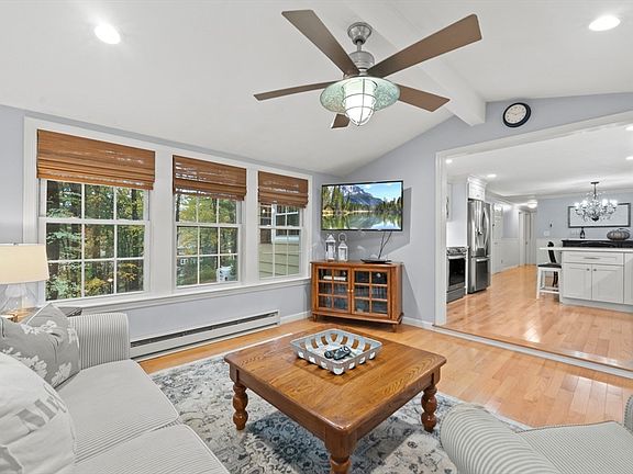 3rd image of 50 Beach Ave