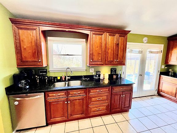 4th image of 921 Schweitzer Ct