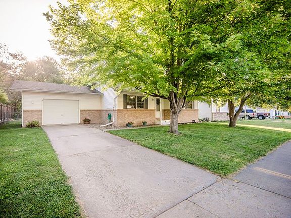 2nd image of 185 Glenbrook Dr