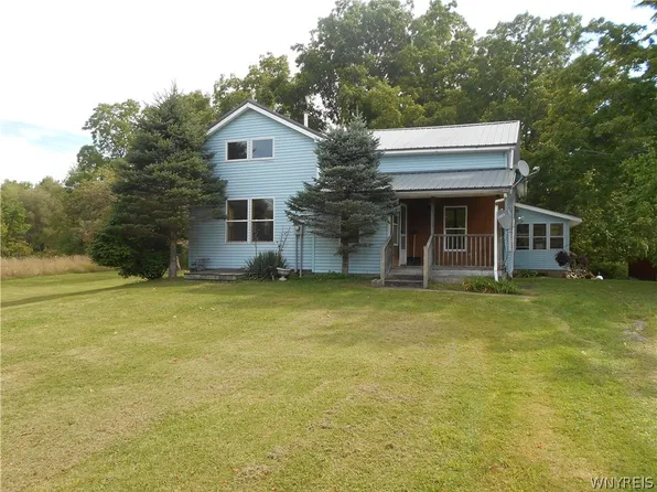 11860 North Rd, Perrysburg, NY 14129