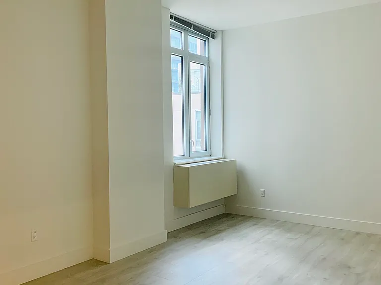 229 W 60th St #10P — Photo 6