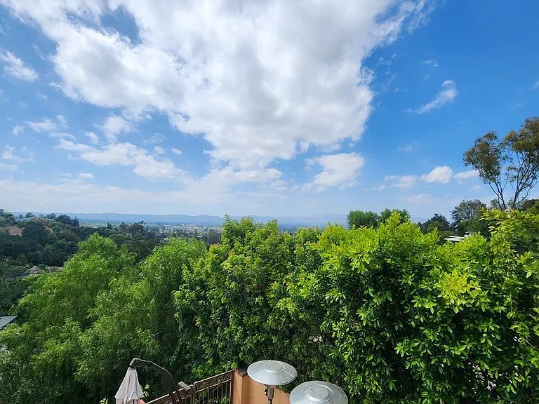 17118 Oak View Dr — Photo 1
