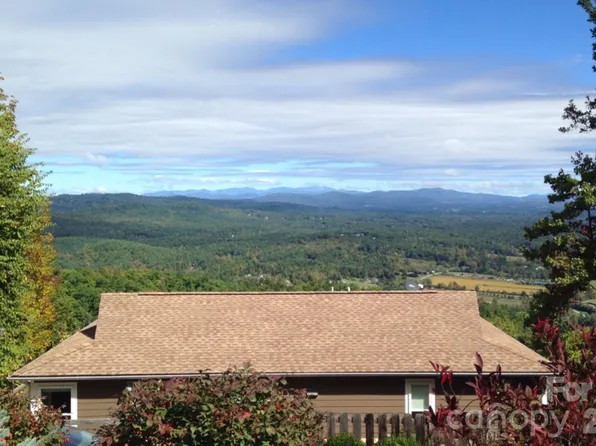 188 Holly Berry Ln, Hendersonville, NC 28739