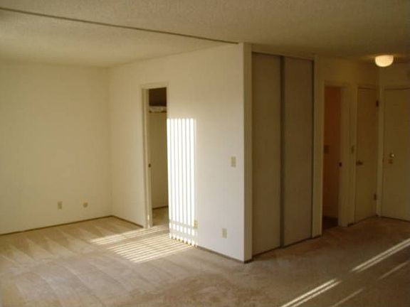 Walkin closet+2 more