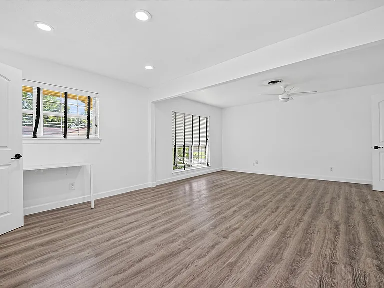 7713 Yoe St — Photo 34