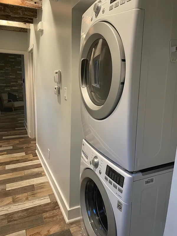 2bed 2 bath makes it Ideal for room mates — Photo 4