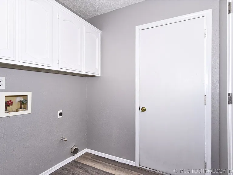 1339 E 138th Pl — Photo 22
