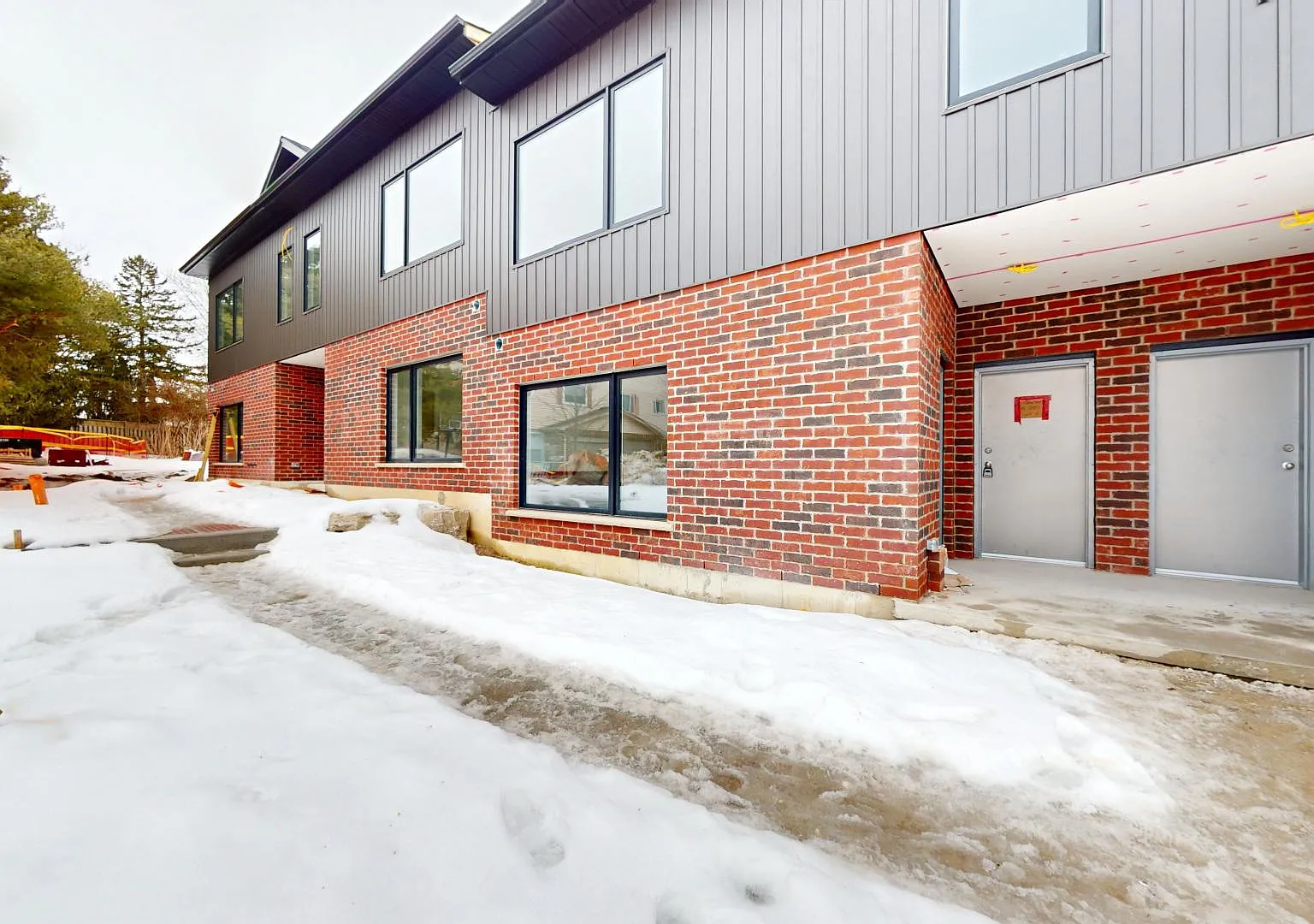 454 Pond Mills Road London — Photo 1