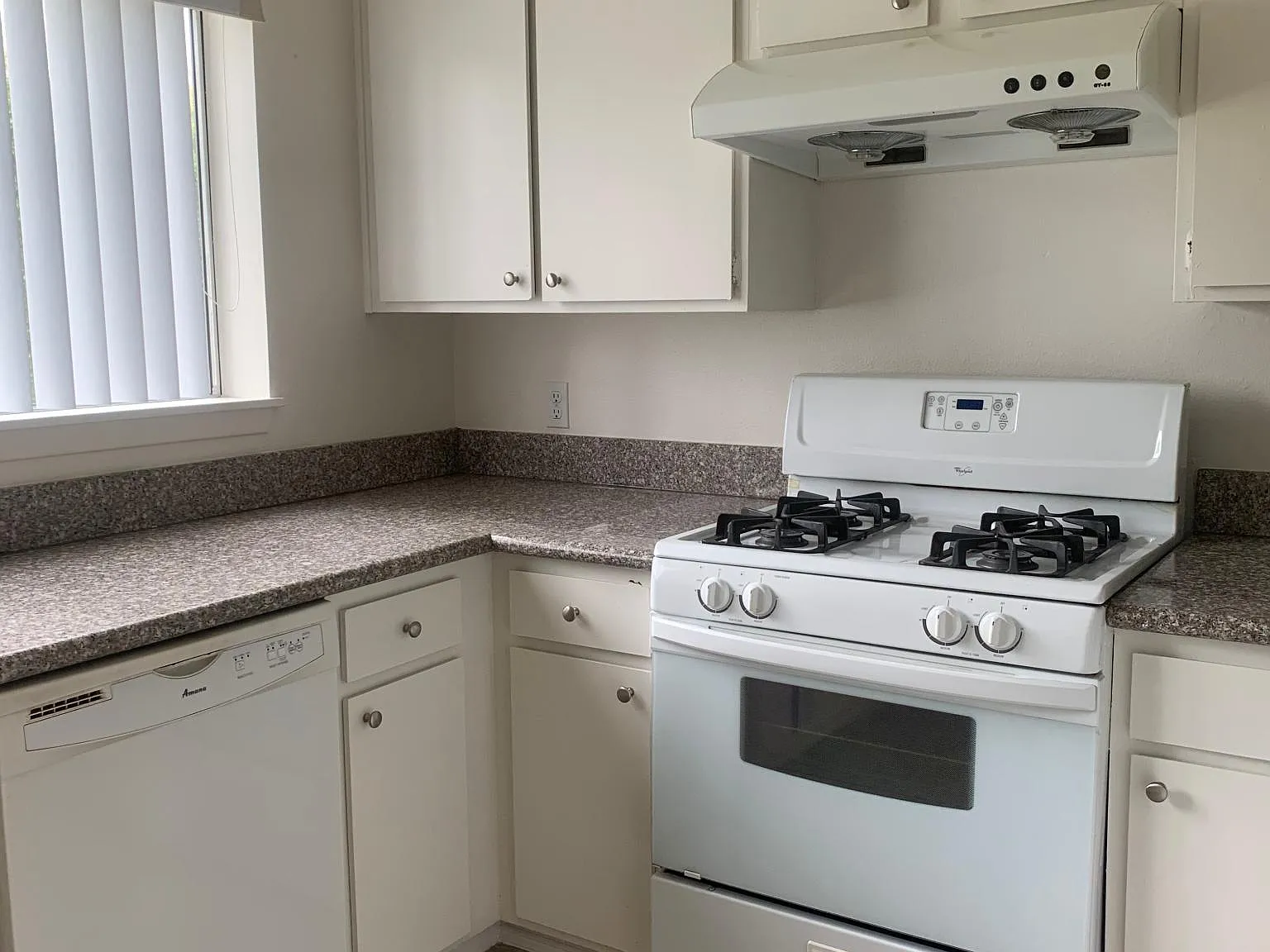 3 bed, 1.5 bath, 1100 sqft, $2,900 — Photo 1