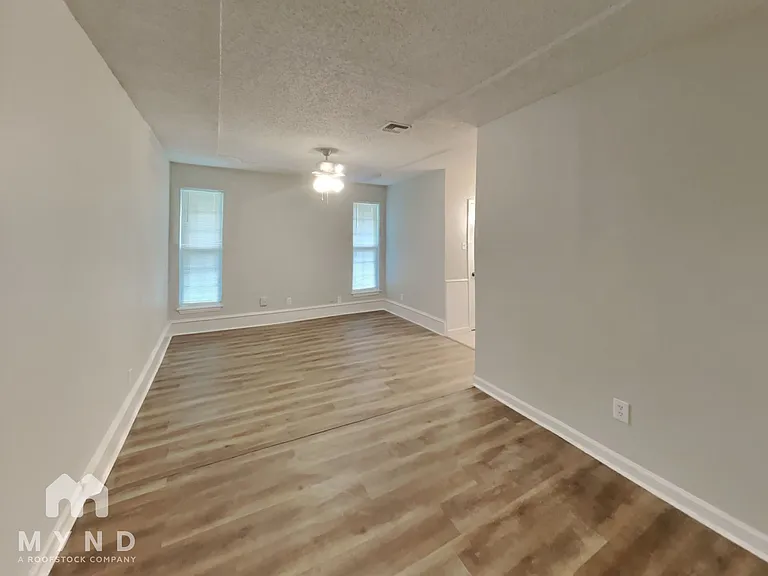 3305 Heritage Ln — Photo 12