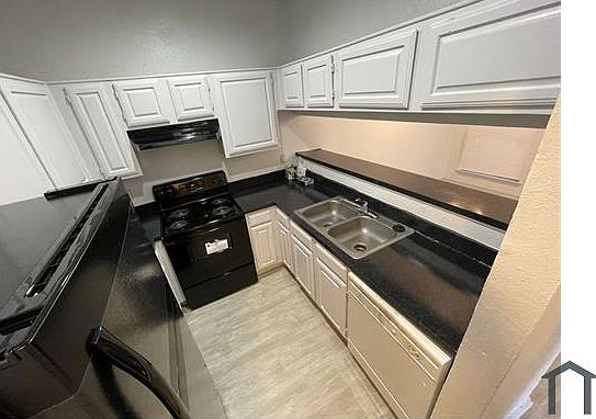 4th image of 4406 Point Blvd #122
