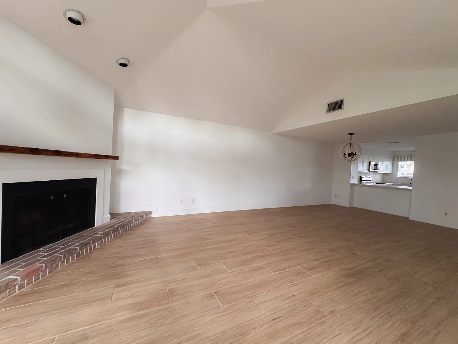 3 bed, 1520 sqft, $4,800 — Photo 1