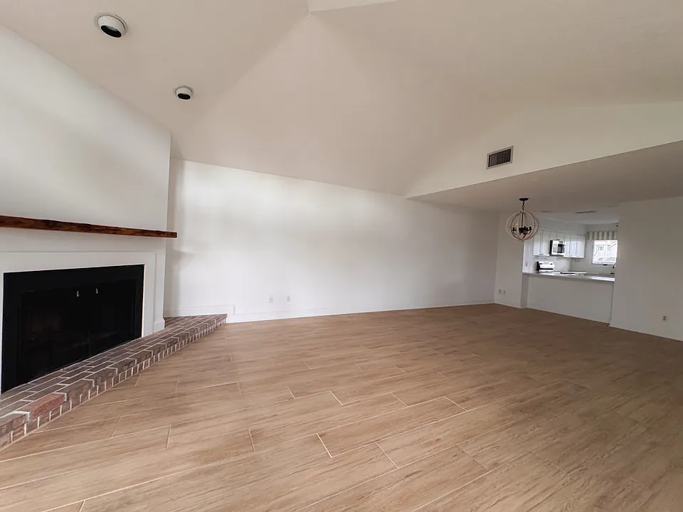303 Quail Pointe Dr