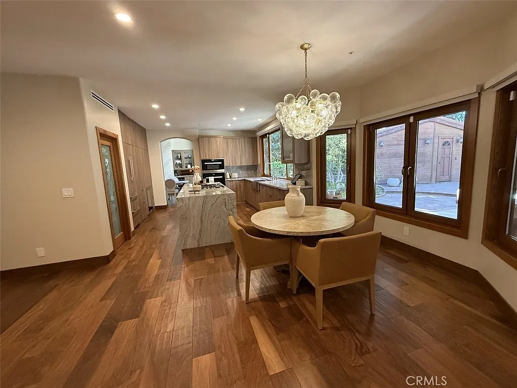 5 bed, 4140 sqft, $20,000 — Photo 3