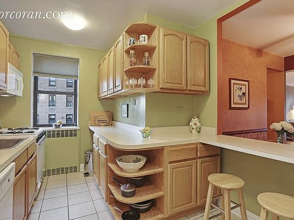 2nd image of 90 Park Ter E APT 4C