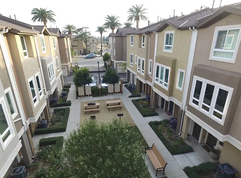 Sherman Way — Photo 15