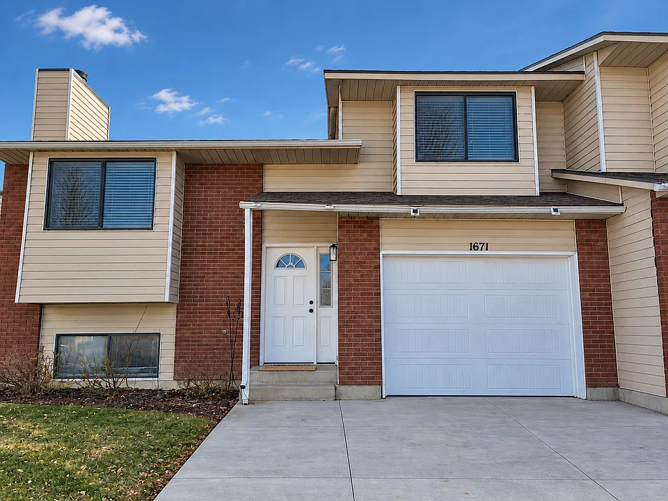 1671 Troy Ct