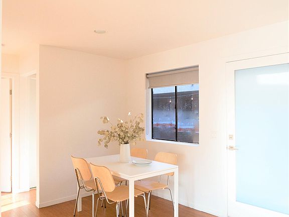 5th image of 2117 W Clinton St #202