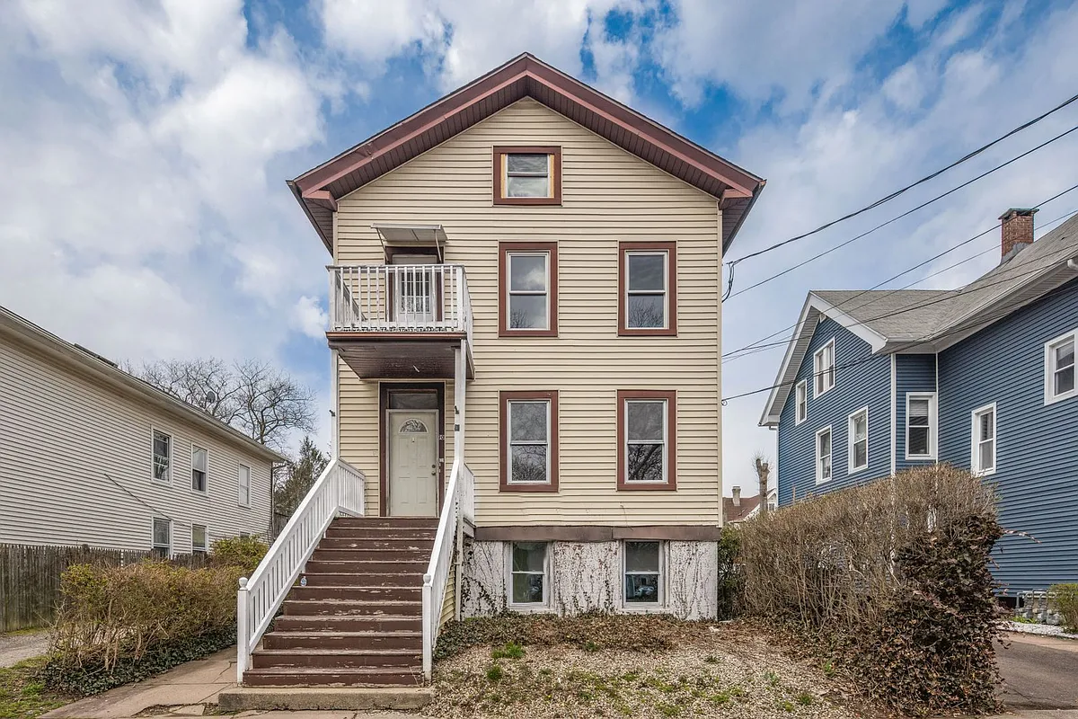 Building Photo - 90 Nicoll St.
