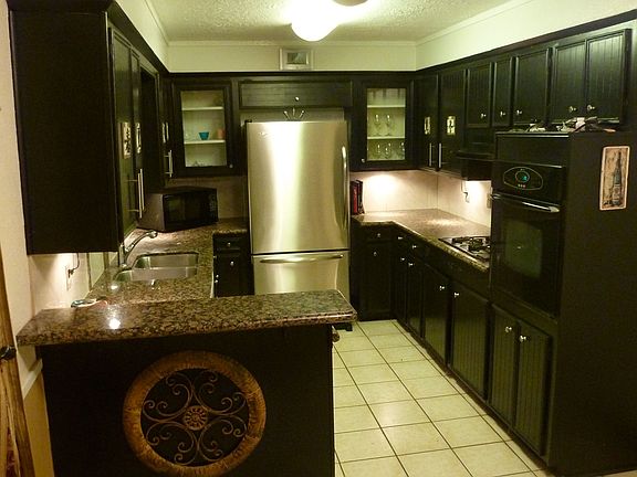 Granite counter tops.