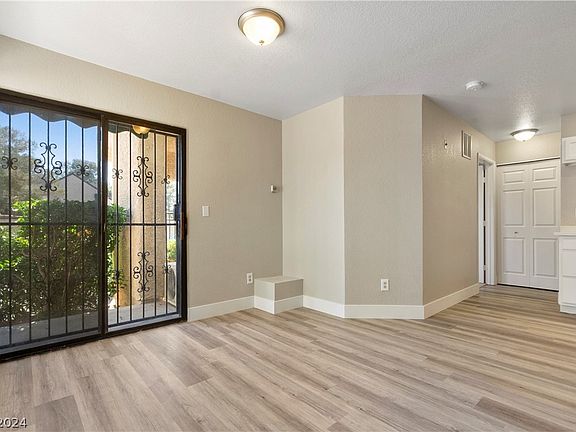 4th image of 480 Elm Dr Unit 101