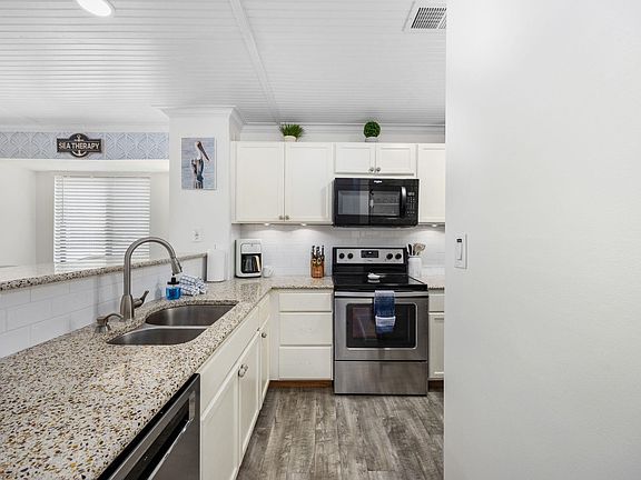 5th image of 209 75th Ave. N #10