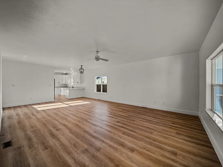 502 Angel Way — Photo 4