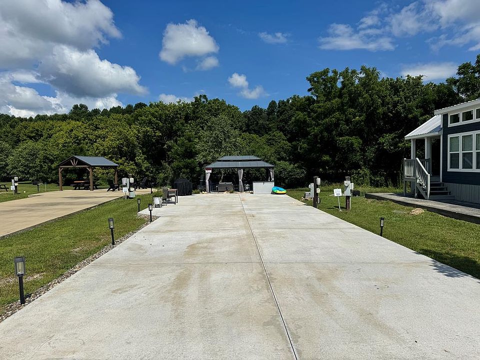 1st image of 121 Mountain Meadows Dr