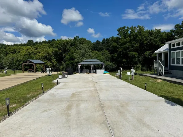 121 Mountain Meadows Dr, Morganton, GA 30560