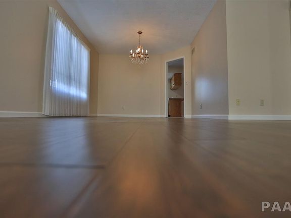 5th image of 811 W Country Meadows Ln