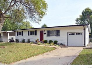 1270 Parakeet Ln, Florissant, MO