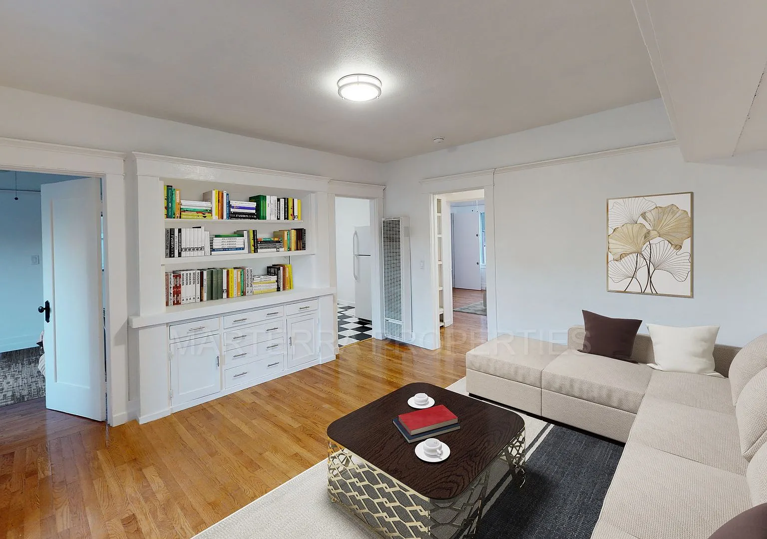 Retro Style Two Bedroom, Centrally Located — Photo 3