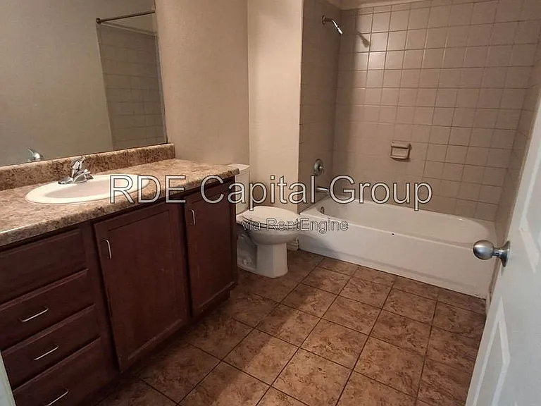 5203 Bexar St #2C — Photo 8