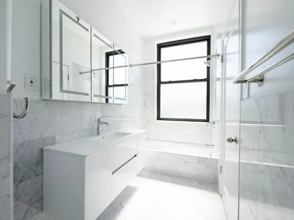 254 Elizabeth Street image 11 of 19