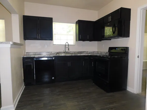 1608 Bois D Arc St, Commerce, TX 75428