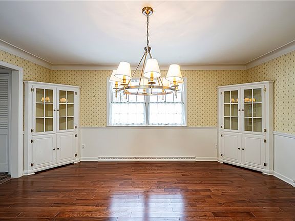 5th image of 654 Oakhill Ln