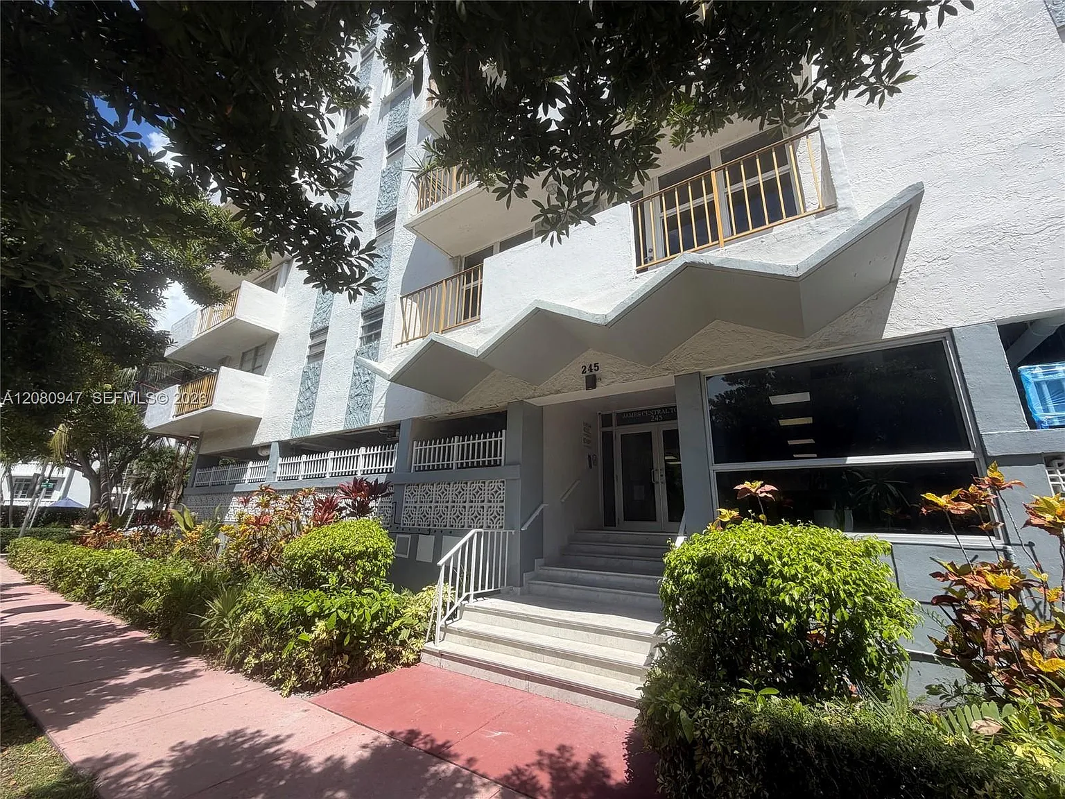 James Central Towers Cond — Photo 3