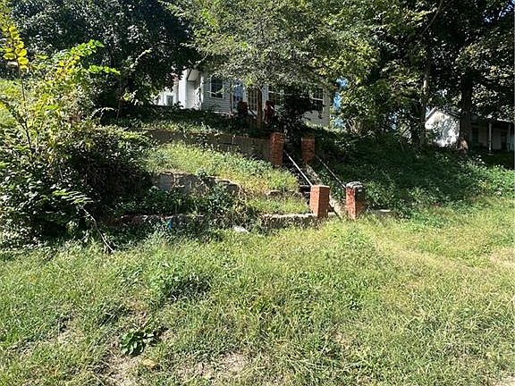 4th image of 1108 Bellevue St