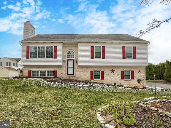 2nd image of 26 Rye Ln